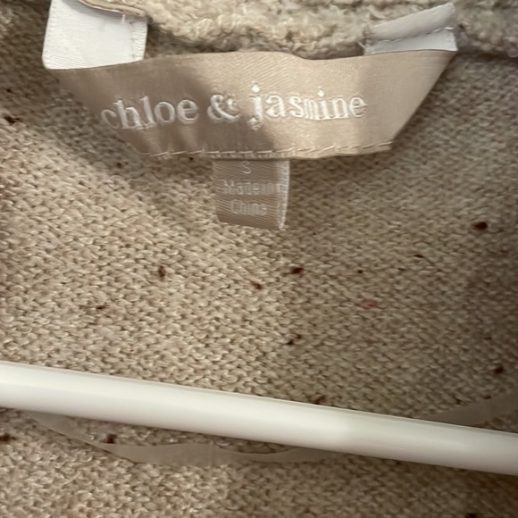 Brand: Chloe & Jasmine Size: Small Tan with Maroon speckles - Picture 3 of 4